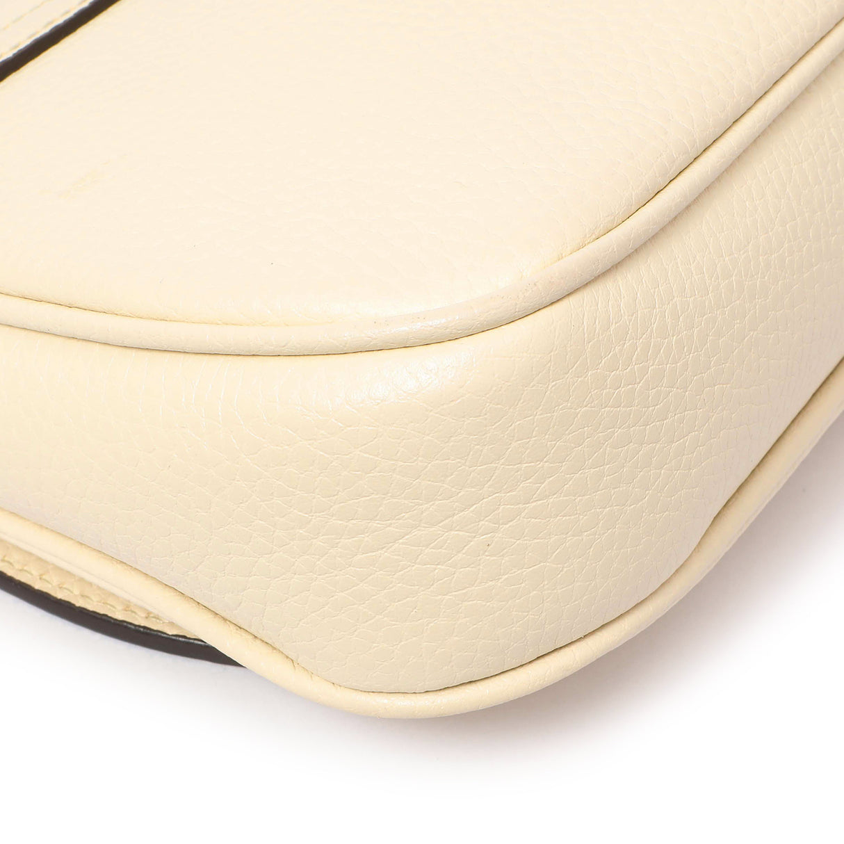 Gucci Ivory Pebbled Calfskin Medium Soho Flap Crossbody