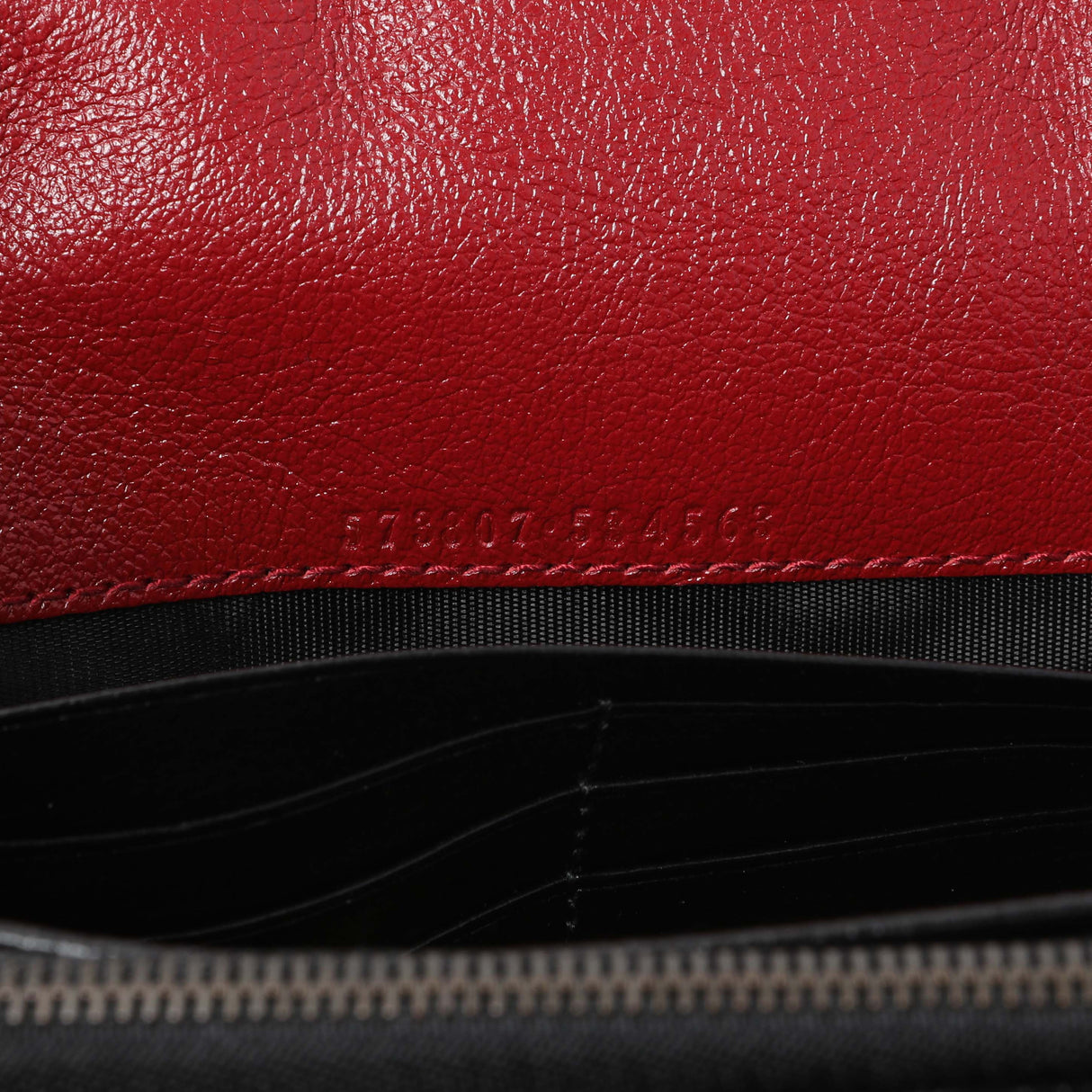 Gucci Black Red Vintage Effect Calfskin Matelasse Diagonal Torchon GG Marmont Chain Wallet Handbags Gucci
