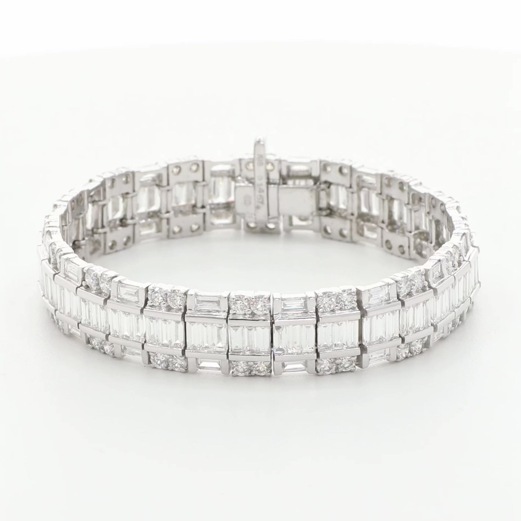 18K White Gold 14.67 Carat Baguette Diamond Bracelet Fine Jewellery Modaselle