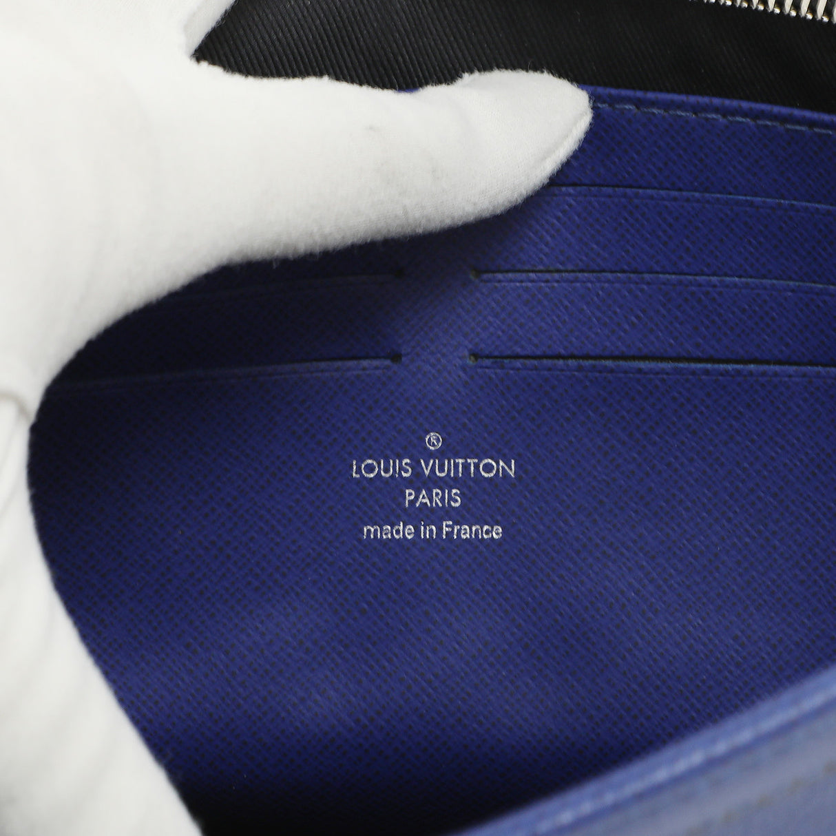 Louis Vuitton Cobalt Taiga Pochette Voyage MM