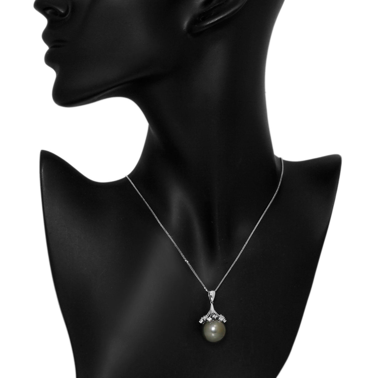 18K White Gold 0.72 Carat Diamond Tahitian Pearl Pendant Necklace